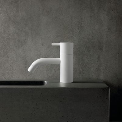 Vola HV1 Håndvaskarmatur 12 cm Hvid Vola HV1 Håndvaskarmatur 12 cm Hvid