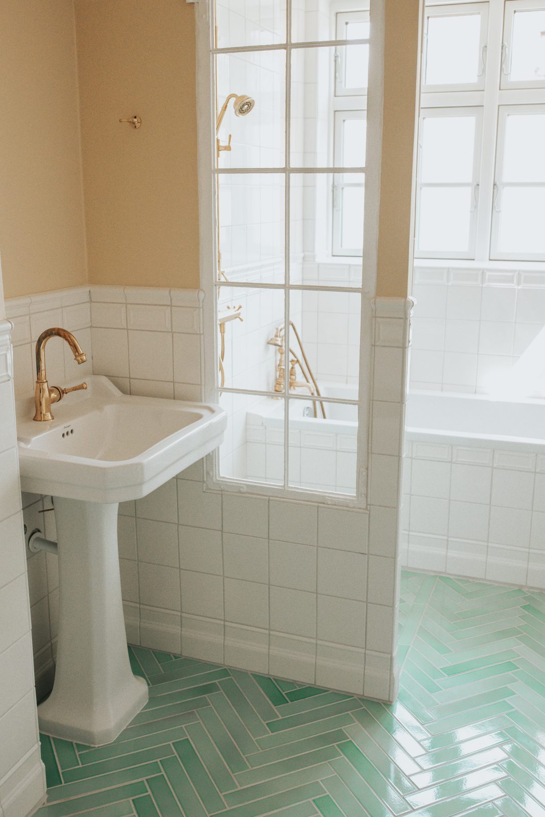 Mix moderne og vintage stil på dit badeværelse